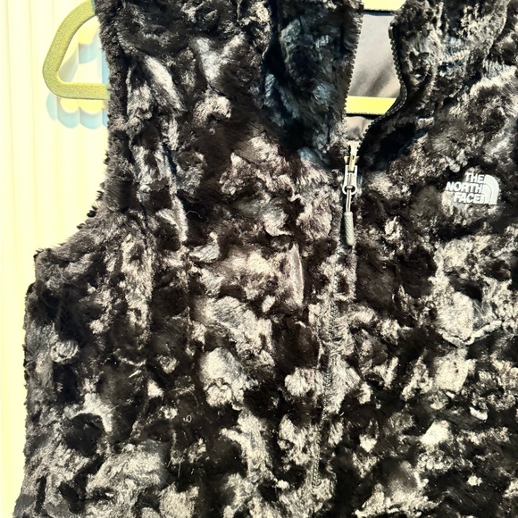 North Face Reversible Vest with Fur- NWOT - Picture 9 of 11